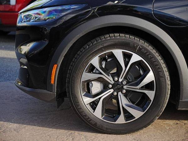 2025 Ford, dovoz Kanada — foto 8 z 12