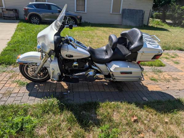 2008 Harley-Davidson, dovoz USA — foto 2 z 5