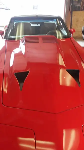 1981 Chevrolet Corvette, červená, 17 022 km, dovoz Kanada — foto 4 z 10