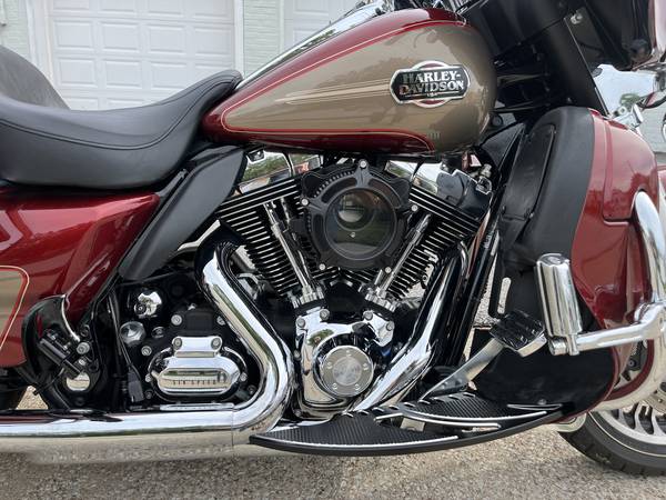 2009 Harley-Davidson, dovoz USA — foto 8 z 11