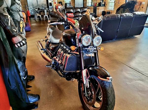 Triumph, dovoz USA — foto 2 z 3