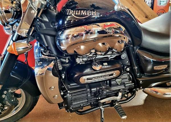 Triumph, dovoz USA — foto 3 z 3