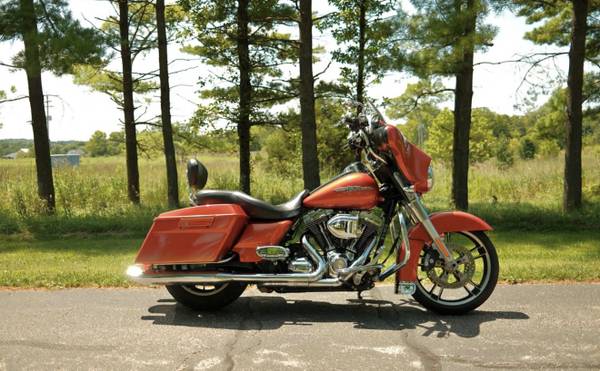 2011 Harley-Davidson, dovoz USA — foto 6 z 9
