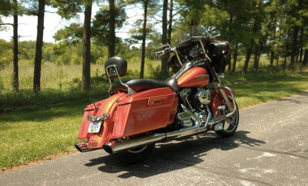 2011 Harley-Davidson, dovoz USA — foto 7 z 9