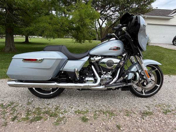 2025 Harley-Davidson, dovoz USA — foto 4 z 12
