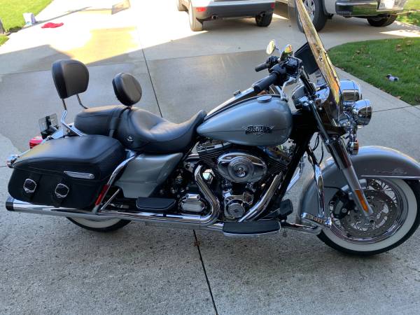 2011 Harley-Davidson, dovoz USA — foto 2 z 5