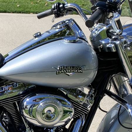 2011 Harley-Davidson, dovoz USA — foto 5 z 5
