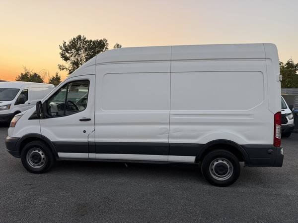 2017 Ford, dovoz Kanada — foto 2 z 12