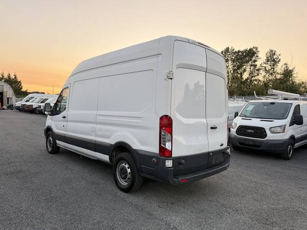 2017 Ford, dovoz Kanada — foto 3 z 12
