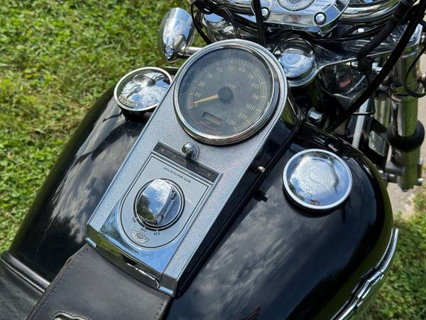 2003 Harley-Davidson, dovoz USA — foto 10 z 12