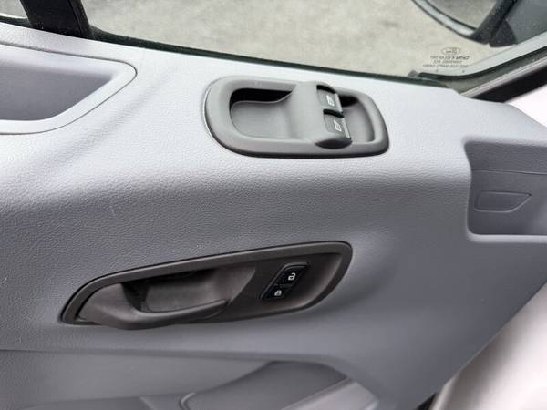 2016 Ford, dovoz Kanada — foto 10 z 12