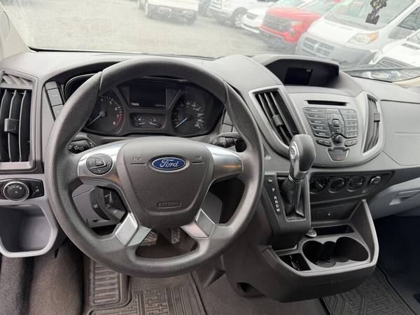 2016 Ford, dovoz Kanada — foto 11 z 12