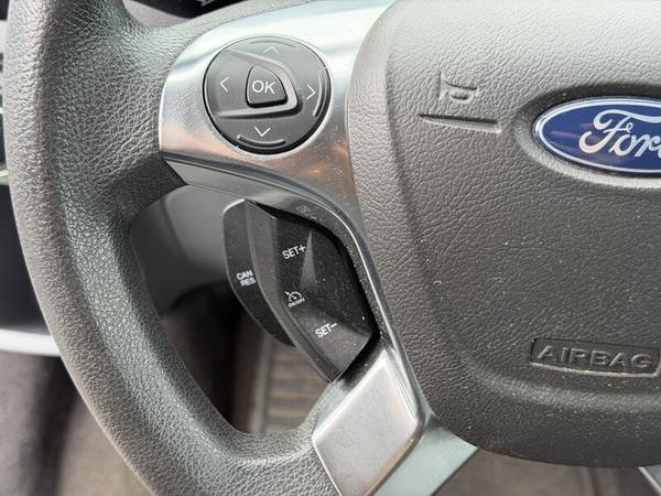 2016 Ford, dovoz Kanada — foto 12 z 12
