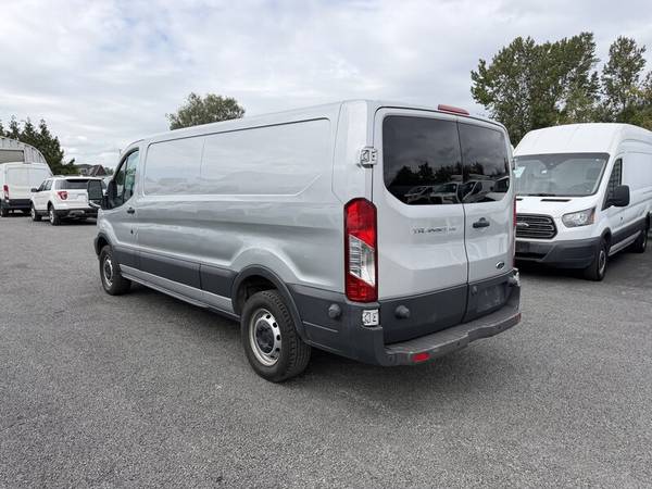 2016 Ford, dovoz Kanada — foto 3 z 12