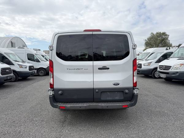 2016 Ford, dovoz Kanada — foto 4 z 12