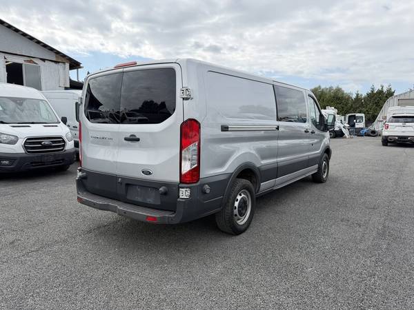 2016 Ford, dovoz Kanada — foto 5 z 12