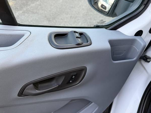 2016 Ford, dovoz Kanada — foto 10 z 12