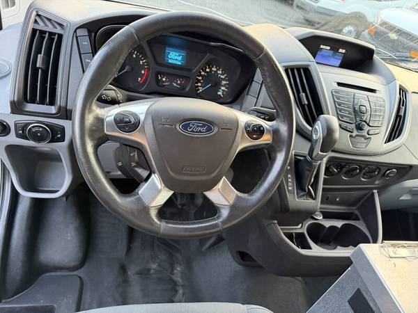 2016 Ford, dovoz Kanada — foto 11 z 12