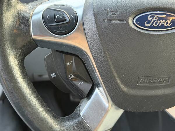 2016 Ford, dovoz Kanada — foto 12 z 12