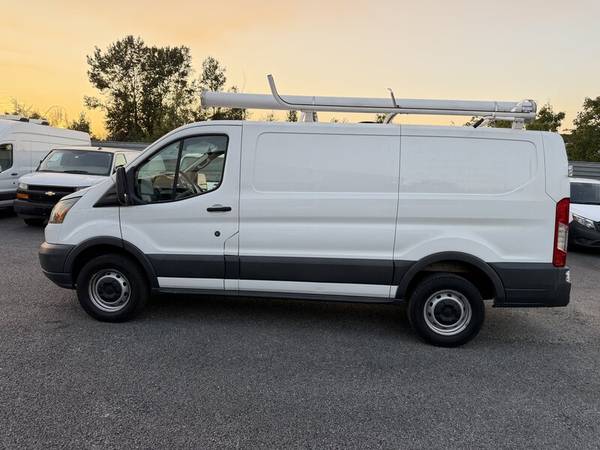 2016 Ford, dovoz Kanada — foto 2 z 12