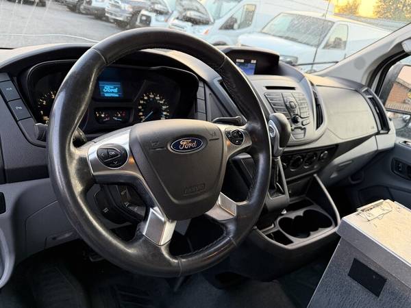 2016 Ford, dovoz Kanada — foto 9 z 12