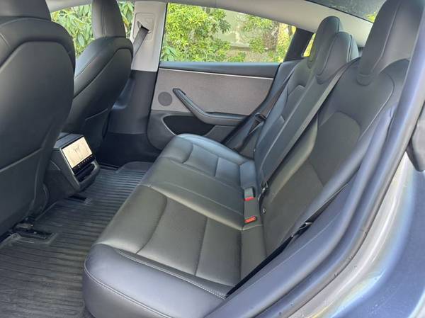 2024 Tesla, dovoz Kanada — foto 10 z 12