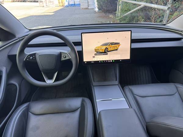 2024 Tesla, dovoz Kanada — foto 9 z 12