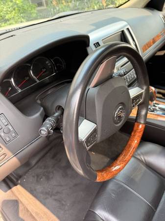 2009 Cadillac, dovoz Kanada — foto 2 z 5