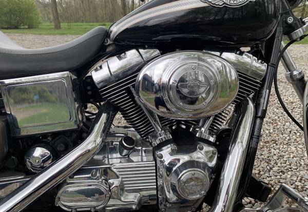 2003 Harley-Davidson, dovoz USA — foto 3 z 11