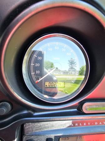 2013 Harley-Davidson, dovoz USA — foto 8 z 9