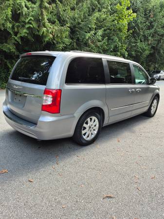 2014 Chrysler, dovoz Kanada — foto 6 z 12