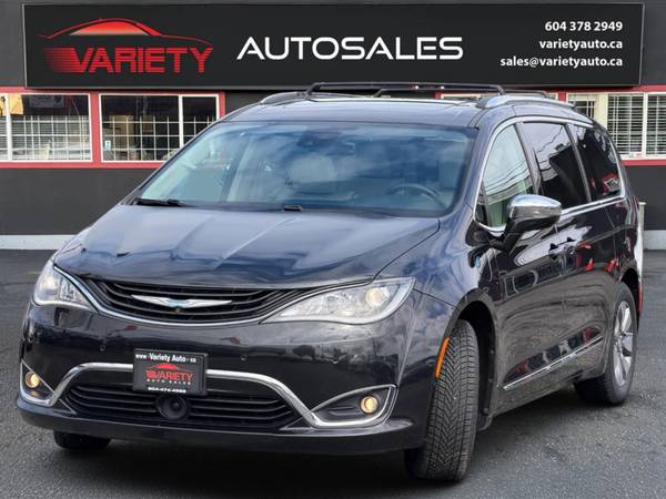 2017 Chrysler, dovoz Kanada — foto 2 z 12