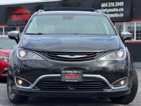 2017 Chrysler, dovoz Kanada — foto 7 z 12