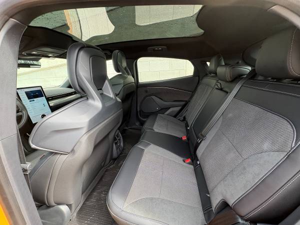 2022 Ford, dovoz Kanada — foto 10 z 12