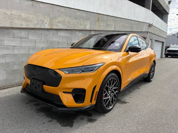 2022 Ford, dovoz Kanada — foto 2 z 12