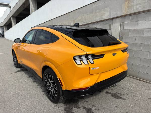 2022 Ford, dovoz Kanada — foto 8 z 12