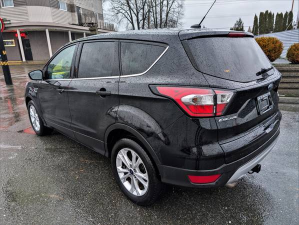 2017 Ford, dovoz Kanada — foto 4 z 6