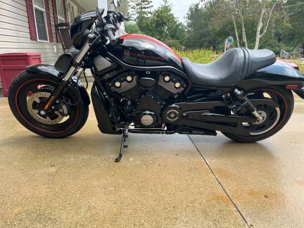2008 Harley-Davidson, dovoz USA — foto 10 z 12