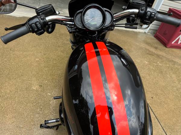 2008 Harley-Davidson, dovoz USA — foto 11 z 12