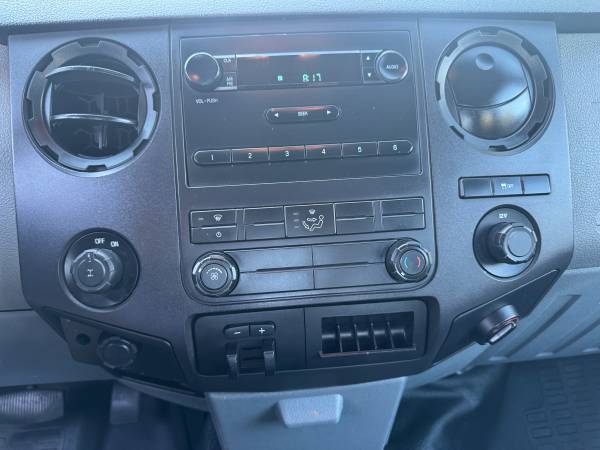 2012 Ford, dovoz Kanada — foto 11 z 12