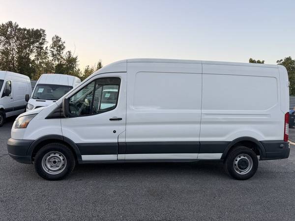 2017 Ford, dovoz Kanada — foto 2 z 12