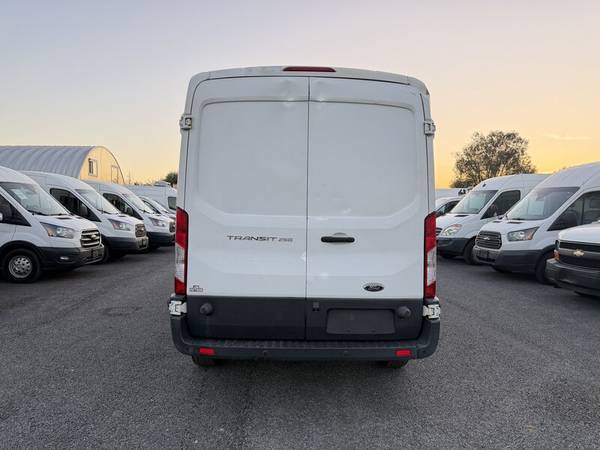 2017 Ford, dovoz Kanada — foto 4 z 12