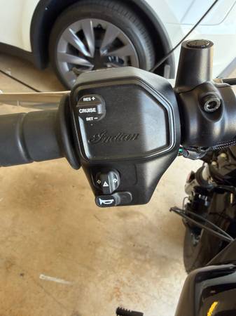 2025 Indian, dovoz USA — foto 5 z 9