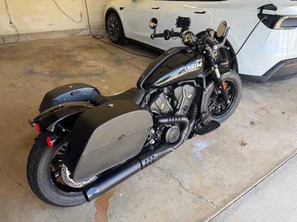 2025 Indian, dovoz USA — foto 7 z 9