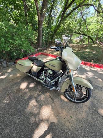 2014 Harley-Davidson, dovoz USA — foto 3 z 10