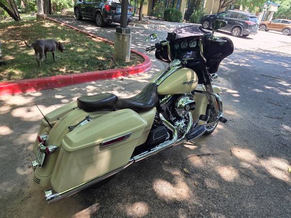 2014 Harley-Davidson, dovoz USA — foto 5 z 10