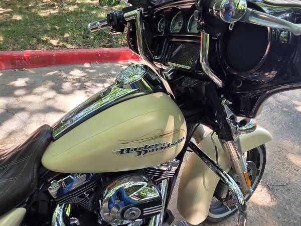 2014 Harley-Davidson, dovoz USA — foto 8 z 10