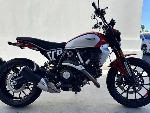 2025 Ducati, červená, dovoz USA — foto 2 z 12