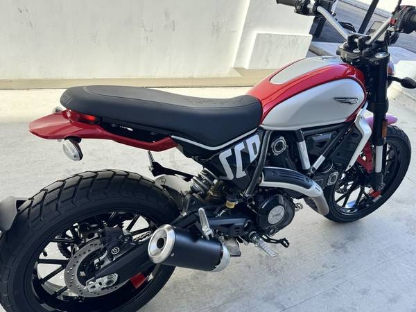 2025 Ducati, červená, dovoz USA — foto 3 z 12