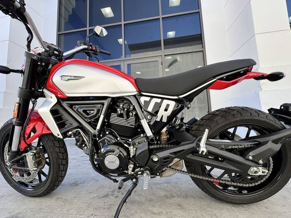 2025 Ducati, červená, dovoz USA — foto 4 z 12